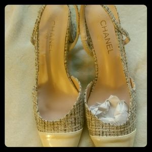 WomensChanel size 39 US 9  kitten heels tattersall